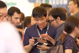 Nguyễn Hà Đông xuất hiện ở sự kiện Google với diện mạo mới