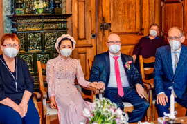 Đám cưới của cô dâu Việt và chồng Đức chỉ có 4 khách mời