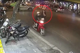 Video: Tận thấy những màn cướp giật điện thoại "nhanh như chớp"