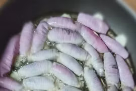 Món chả độc lạ từ cánh hoa sen cực thơm ngon