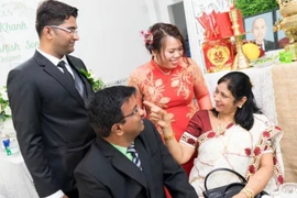 Cô dâu Việt chia sẻ tin nhắn của bố mẹ chồng Ấn Độ giữa đại dịch