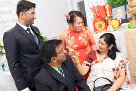 Cô dâu Việt chia sẻ tin nhắn của bố mẹ chồng Ấn Độ giữa đại dịch