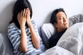 Ở nhà làm việc mới nhận ra… cưới phải "người lạ ơi"