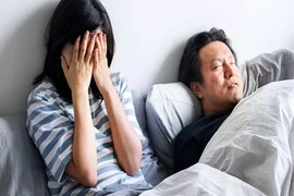 Ở nhà làm việc mới nhận ra… cưới phải "người lạ ơi"