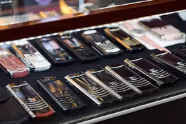 Cãi nhau với bạn gái vì thú chơi điện thoại Vertu chục tỷ