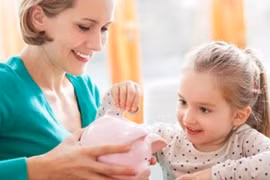 4 bài học cha mẹ cần biết khi dạy con về tiền bạc