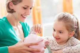 4 bài học cha mẹ cần biết khi dạy con về tiền bạc