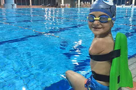 Kiện tướng nhí không tay trên đường đua xanh