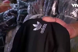 Hàng hiệu bán hơn 100.000 đồng/bộ tại Ninh Hiệp