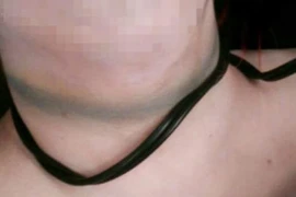 Tạm giữ hình sự con trai 9X dùng thắt lưng siết cổ mẹ đến chết