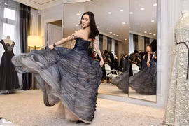 Màn ra mắt ấn tượng của con gái vua sòng bạc Stanley Ho