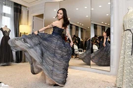 Màn ra mắt ấn tượng của con gái vua sòng bạc Stanley Ho