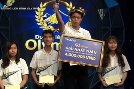 Thí sinh Olympia ngã khụy xuống sân khấu, bật khóc nức nở vì thua cuộc