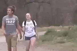 Video: Cách hành xử khi đang đi với "gấu" thì bị "chơi đểu"