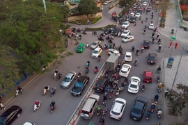 Video: Bất chấp biển cấm hàng loạt ô tô xe máy quay đầu