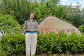 Khâm phục nghị lực của nữ sinh khiếm thính, vượt khó khăn học lên tiến sĩ