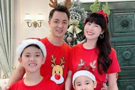 Đăng Khôi nhắn tin hối vợ đi làm tóc, shopping để đón Tết