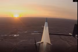 Máy bay năng lượng mặt trời có thể bay cả năm không nghỉ