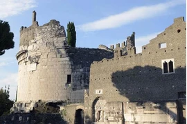 Sửng sốt lớp tường thành “tự phục hồi” vây ngôi mộ của nữ quý tộc