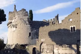 Sửng sốt lớp tường thành “tự phục hồi” vây ngôi mộ của nữ quý tộc