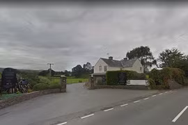 Mắc kẹt trong tủ sấy quần áo, người phụ nữ chết thương tâm