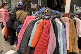 Ba ngày rét đậm bán hết bay 1.000 chiếc áo phao