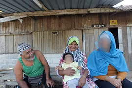 Bé gái 15 tuổi hài lòng khi kết hôn với người đàn ông 44 tuổi