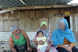 Bé gái 15 tuổi hài lòng khi kết hôn với người đàn ông 44 tuổi