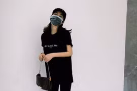 Hòa Minzy khoe vóc dáng sau tin mới sinh con