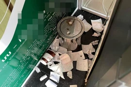 Kiên Hoàng gặp cảnh chướng mắt khi đi rút tiền