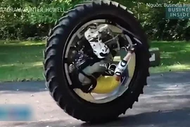 Video: Cận cảnh siêu môtô 1 bánh giá 8.500 USD tốc độ tới 160 km/h