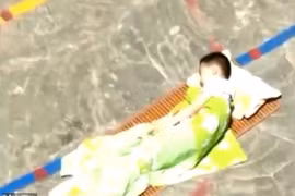 Video: Cô giáo mầm non phạt trẻ ngủ giữa sân xi măng ngoài trời nắng 33 độ C