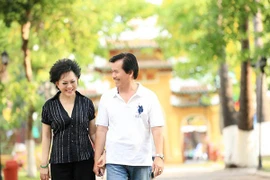 Danh ca Giao Linh: Viên mãn tuổi xế chiều bên chồng và con riêng