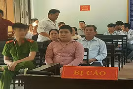 Bé gái bị “hại đời” sau khi sử dụng ma túy đá cùng nhóm thanh niên