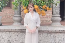 Âu Hà My đăng ảnh nền nã khi lên chùa cầu an