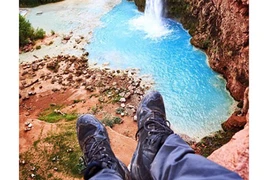 Phượt thủ nổi tiếng với ảnh chụp đôi bàn chân đi khắp thế gian