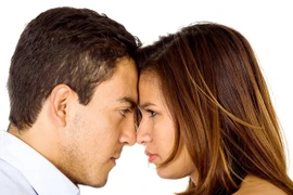 Im lăng quá mức - giọt nước tràn ly cho cuộc hôn nhân tan vỡ