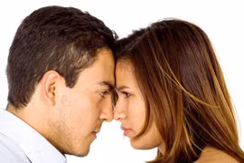 Im lăng quá mức - giọt nước tràn ly cho cuộc hôn nhân tan vỡ