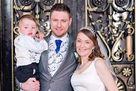 Ngày vui của bố mẹ bỗng hóa tang thương khi con trai đột ngột qua đời