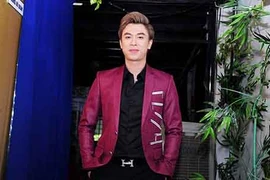 Bị tố lấy cắp iPhone 5, ca sĩ Hồ Việt Trung phẫn nộ