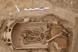 Kỳ dị 40 bình rượu chứa thi thể người chôn trên đảo 