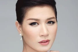 Trang Trần nổi điên khi chứng kiến cảnh mẹ tát con trên máy bay