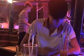 Tiệc sinh nhật trong hầm rượu của đại gia ngành địa ốc