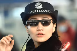 Giới tội phạm lo sợ trước kính râm nhận dạng của cảnh sát TQ