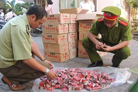 Pháo lậu vào nội địa và chiêu trò lập công ty ma bán hàng