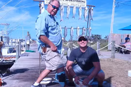 Bị móc lên tàu, cá mập vẫn hung hãn cắn bị thương thuyền trưởng