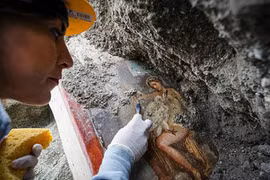 Tìm thấy bích họa nổi tiếng nữ hoàng khỏa thân 2000 năm tuổi