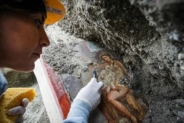 Tìm thấy bích họa nổi tiếng nữ hoàng khỏa thân 2000 năm tuổi