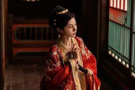 Mỹ nhân làm phi tần của vua Trung Quốc, ân ái với kẻ thù