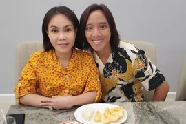 Chồng Việt Hương bị móc mỉa chỉ vì viết cam kết tặng quà vợ